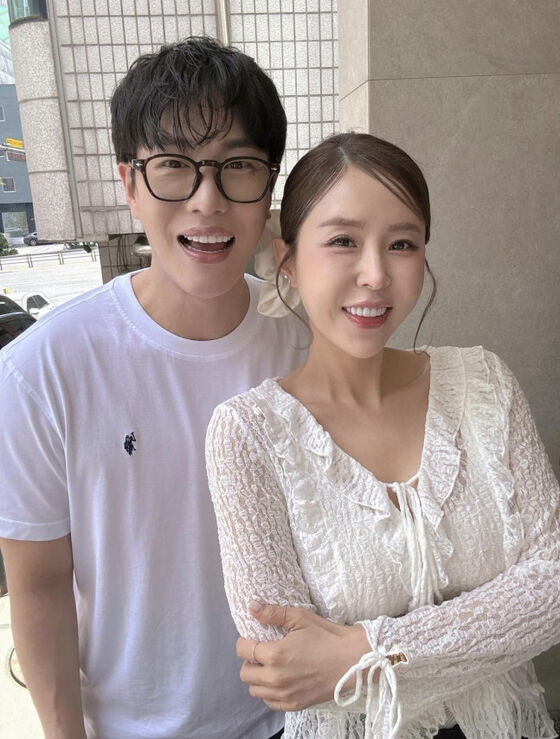 선택도 책임도 본인 몫...<b>신지</b><b>문원</b>, 명분 잃은 결혼 반대 여론