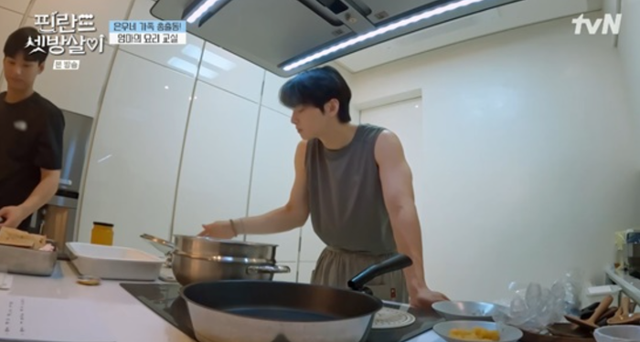 <b>차은우</b> 친<b>동생</b>, '<b>유퀴즈</b>' 깜짝 포착..."형 못지 않은 단정한 외모"