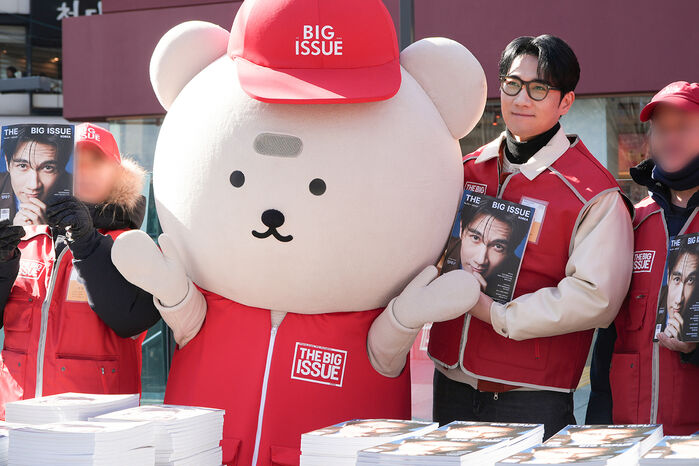 <b>엄태구</b>, 종각역서 '<b>빅이슈</b>' 판다…1일 <b>판매원</b> 자원