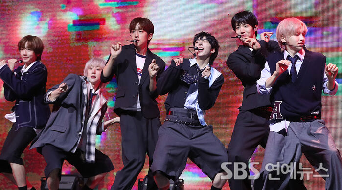 [E포토] '<b>아이브 남동생</b> 그룹' <b>아이딧</b> 정식 데뷔