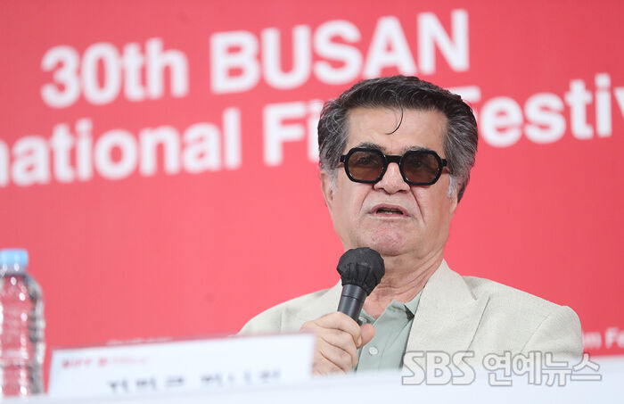 [E포토] '올해의 아시아<b>영화</b>인상' <b>자파르 파나히</b> 감독