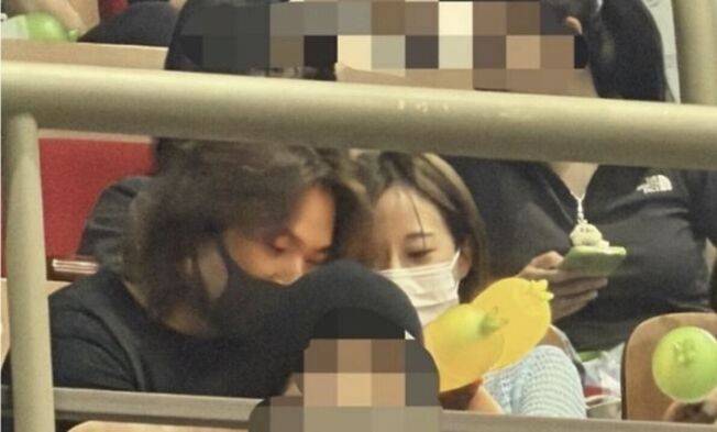 <b>대성</b>·<b>허영지</b>, 다정한 콘서트 관람에 <b>열애설</b>...'즉각 부인'