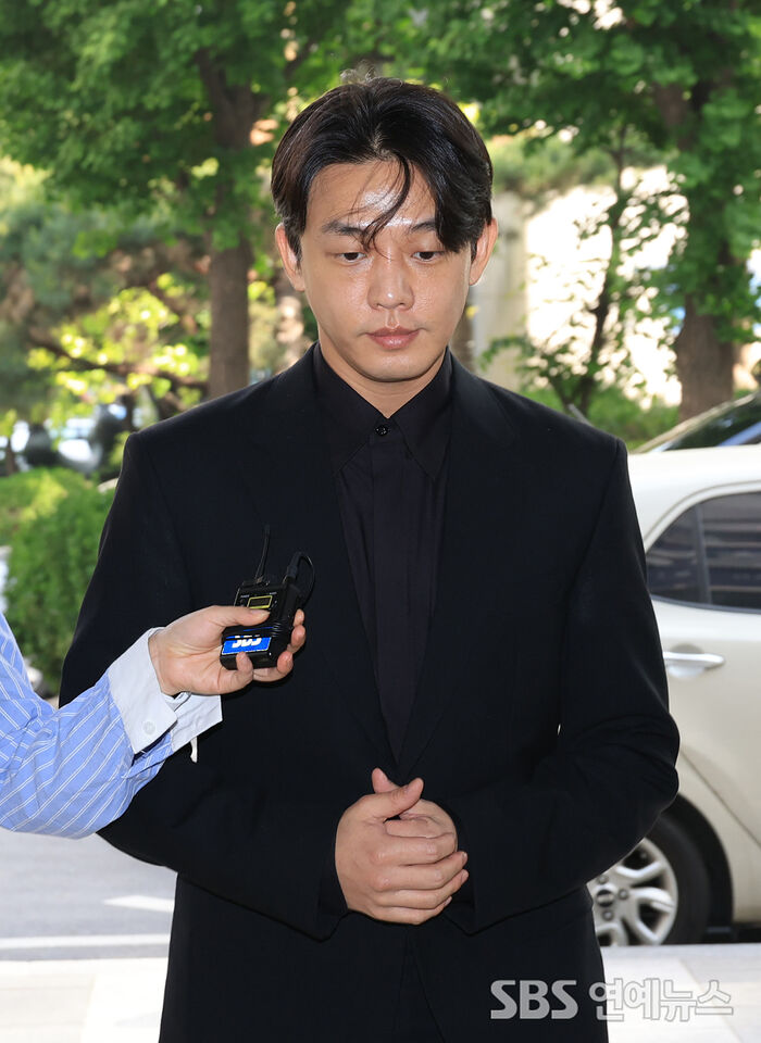 유아인, 송혜교 이어 UAA와 결별…갤럭시 이적설 솔솔