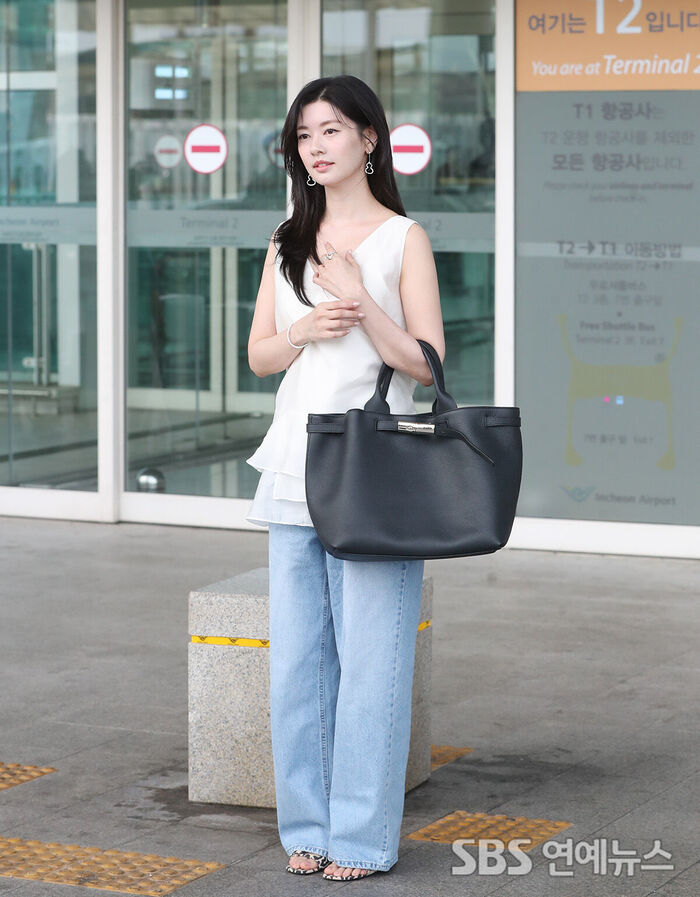 [E포토] 정소민, '<b>오키나와</b>로 화보 촬영 떠나요'