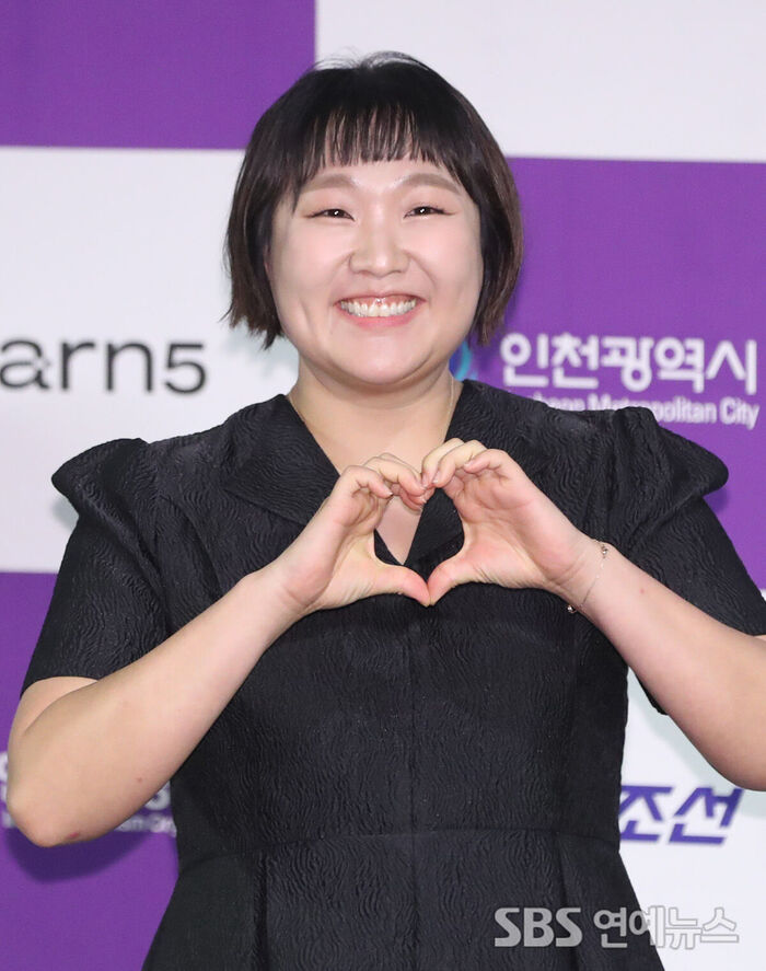 <b>이수지</b>, <b>성대결절</b>로 <b>수술</b>대 오른다…"활동 중단은 없어"