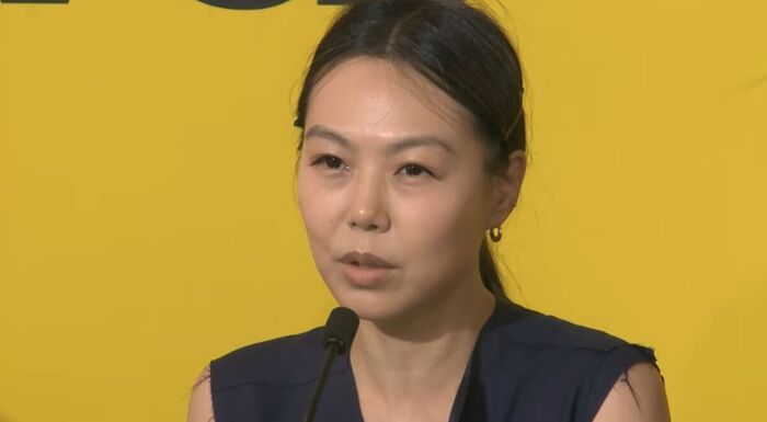 <b>김민희</b>, '<b>홍상수</b> <b>아들</b>' <b>출산</b> 후 첫 공식석상…"촬영장서 수유하고 이유...