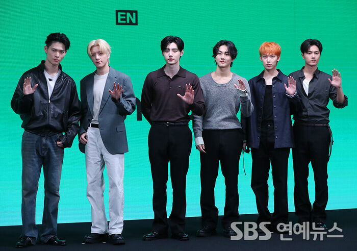 <b>엔하이픈</b>, 6인조 재편 후 쾌거...데뷔 6년 만에 美 <b>빌보드200 1위</b>