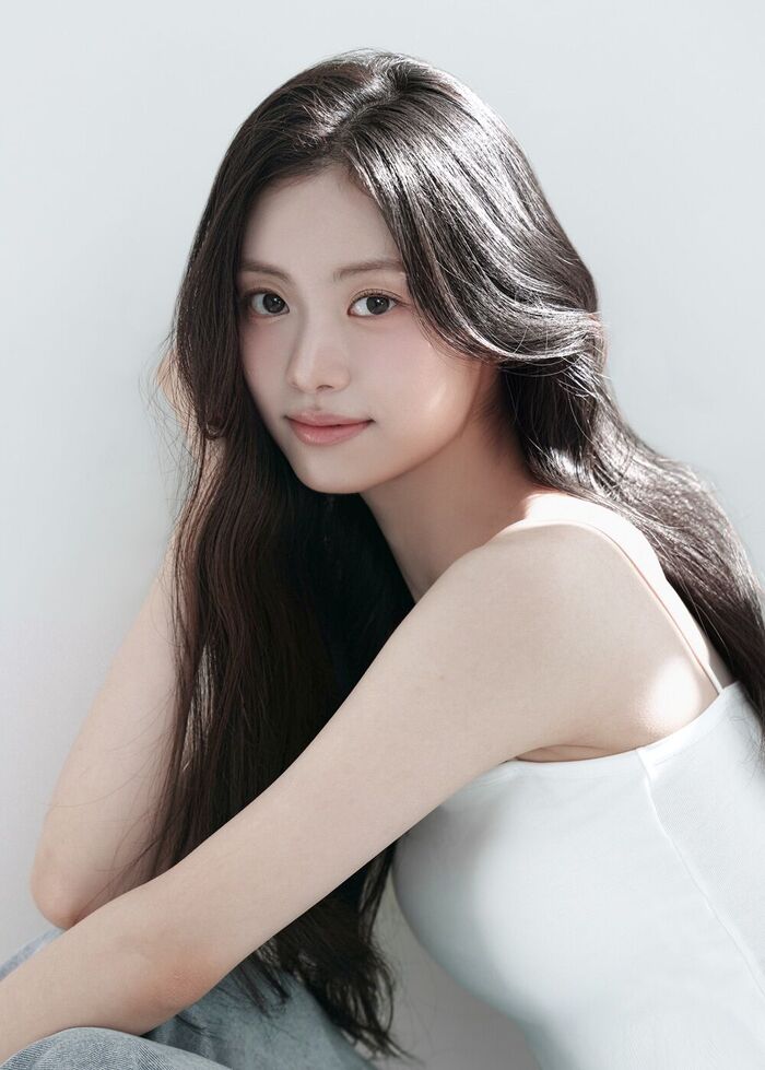 <b>김가람</b>, 르세라핌 탈퇴 4년 만에 배우 전향..."새 <b>프로필</b>로 연기 신호탄...
