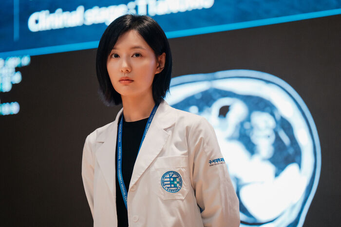 '<b>닥터X</b>' 김지원, 2년 만의 복귀작서 천재 의사 변신…"수술 장면 술기 직...