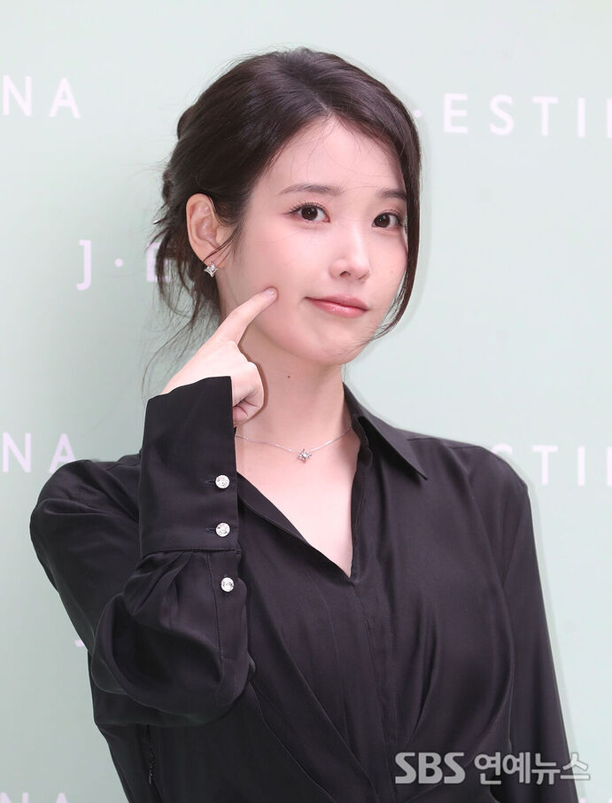 '누적 <b>기부</b>액 80억↑' <b>아이유</b>, 데뷔 기념일 맞아 <b>2억</b>원 <b>기부</b>