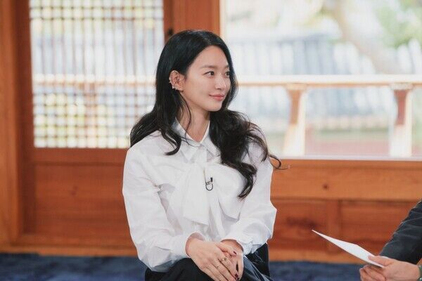 <b>신민아</b>가 밝힌 김우빈과 <b>결혼</b> 후 변화 "약속된 내 편 생긴 느낌"