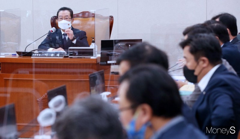 [머니S포토] <b>내년도 수퍼예산</b> 증·감액 관련 예산조정소위 주재하는 '이...