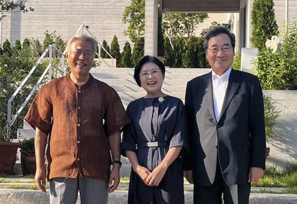 '<b>이낙연</b>·<b>문재인</b>' 평산마을서 <b>회동</b>… "나라 걱정·민주당 걱정"