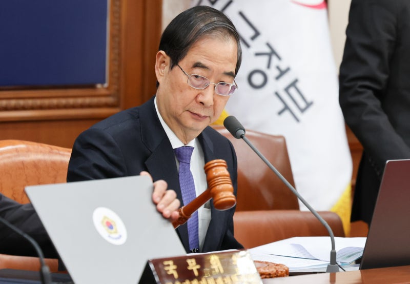 한 총리, <b>쌍특검법</b> 거부권 <b>의결</b>… "野 일방적으로 강행"