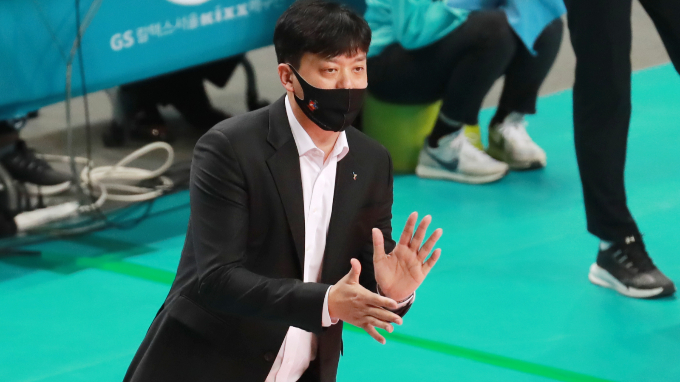 "배구명가 재현시킬 것"… <b>이영택</b>, GS칼텍스 <b>감독</b> 부임