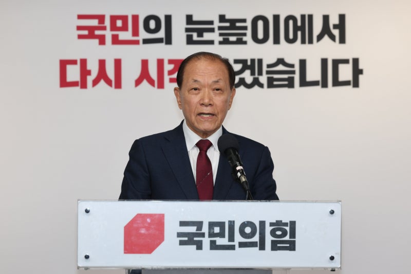 <b>황우여</b> 국힘 비대위원장 취임… "<b>재창당</b> 수준 넘어선 <b>혁신</b> 추진"