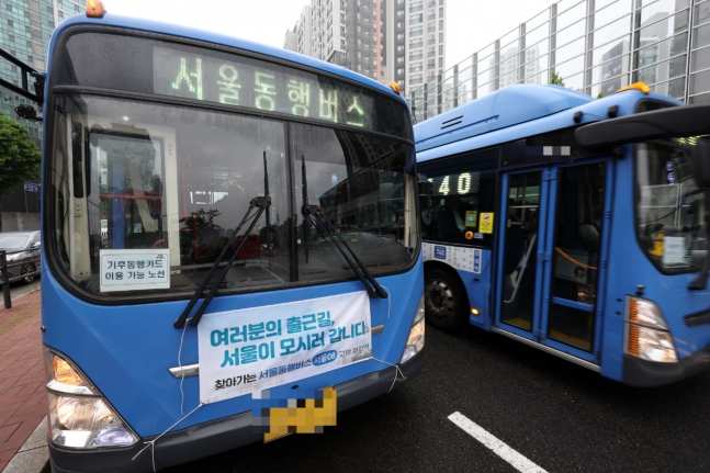 서울시가 다음달부터 퇴근길에도 동행버스를 운행한다. /사진=뉴시스