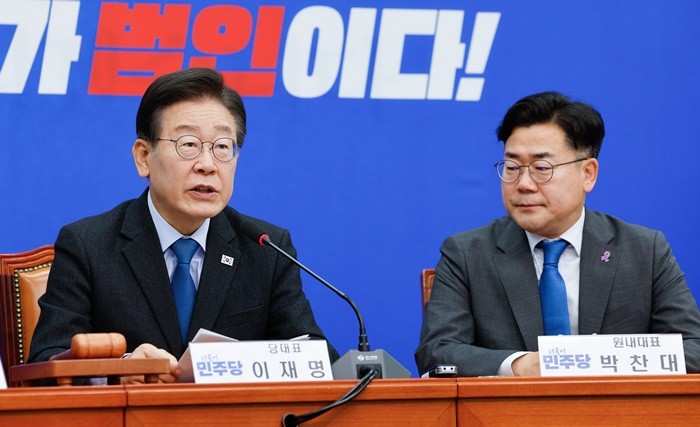 <b>이재명</b>, <b>민생회복지원금</b> 차등 지원 <b>수용</b>… "만나서 협의하자"(상보)