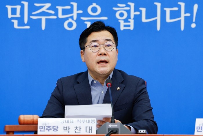 "尹도 제명하라"… <b>박찬대</b>, <b>김병주 제명</b> 추진하는 국힘 비판