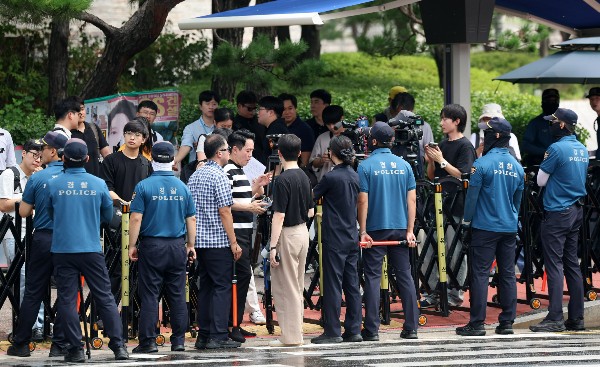 '<b>임성근 명예전역</b> 막아라'… 군인권센터, 반대서명 2만여개 제출
