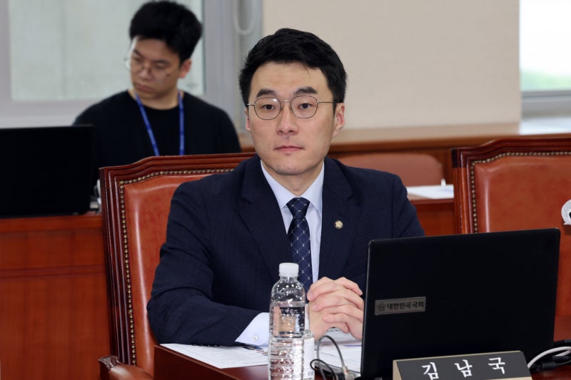 허위 재산신고… <b>검찰</b>, '<b>코인</b> 의혹' 김남국 <b>불구속</b>기소(상보)