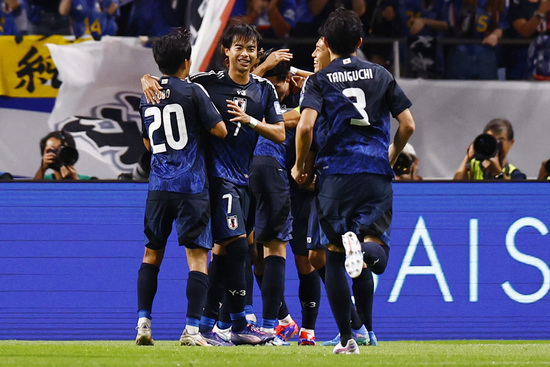 <b>일본</b>, <b>중국</b> 상대 '7골 <b>맹폭</b>'… 홈에서 7-0 대승