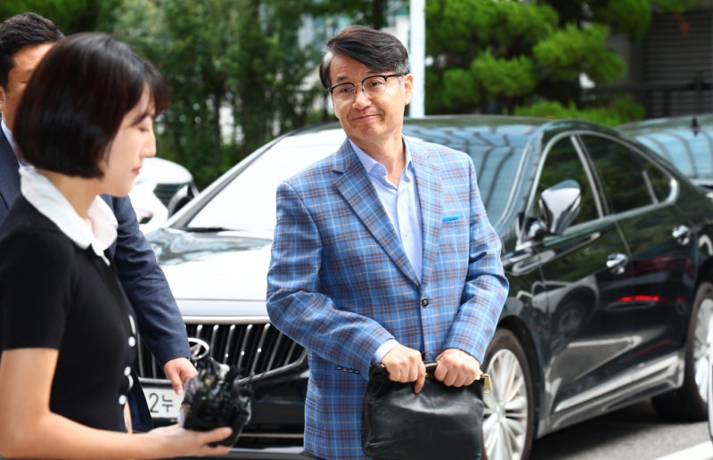 "외국인 신분인데 불법 선거운동"… <b>최재영</b> 목사, <b>경찰</b> 출석