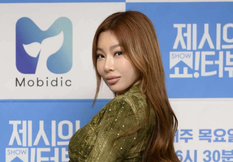 '팬 <b>폭행</b> 연루' <b>제시</b>, 소속사 떠난다… "본인이 직접 <b>요청</b>"