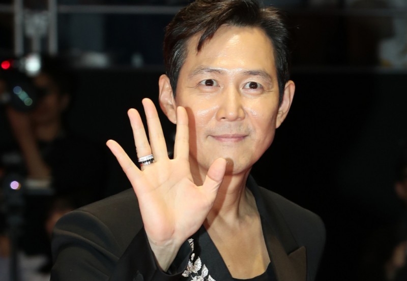 정말 '왕'이었나? <b>이정재</b>… <b>래몽래인</b> '<b>경영권</b> 분쟁' 완승, 사명도 변경