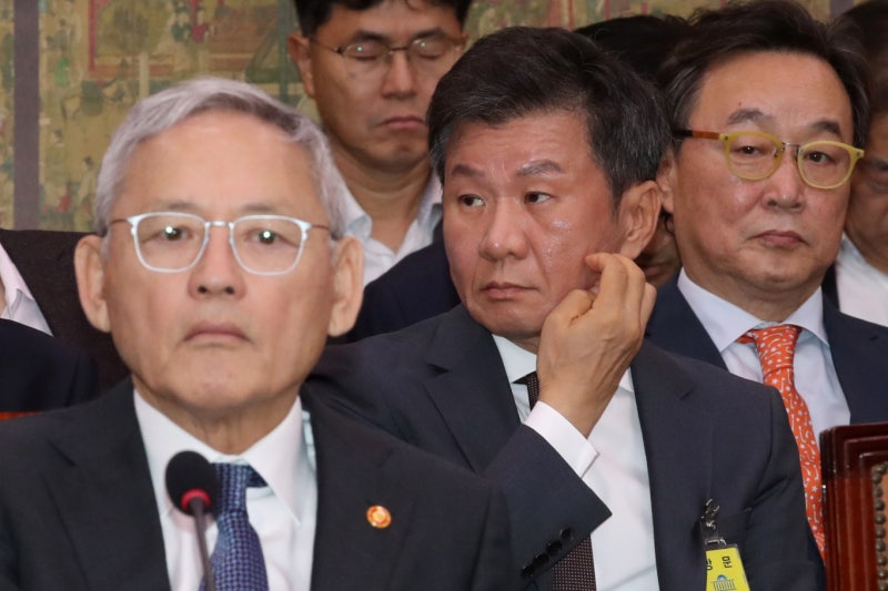 "<b>정몽규 회장</b> 자격 정지하라"… <b>문체부</b>, KFA에 '중징계' 요구