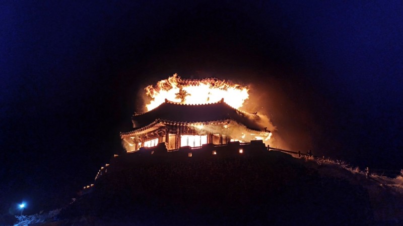 덕유산 설천봉 <b>상제루 쉼터</b>, <b>화재</b>로 전소… 1시간50분 만 진화