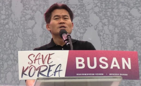 <b>전한길</b>, 윤 대통령 <b>국민변호인단</b> 가입… "침묵하다 나라 망해"