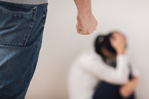 <b>아내</b> 손발 묶고 채찍질+<b>끓는 물</b> 붓기까지?… '의처증' 남편의 만행
