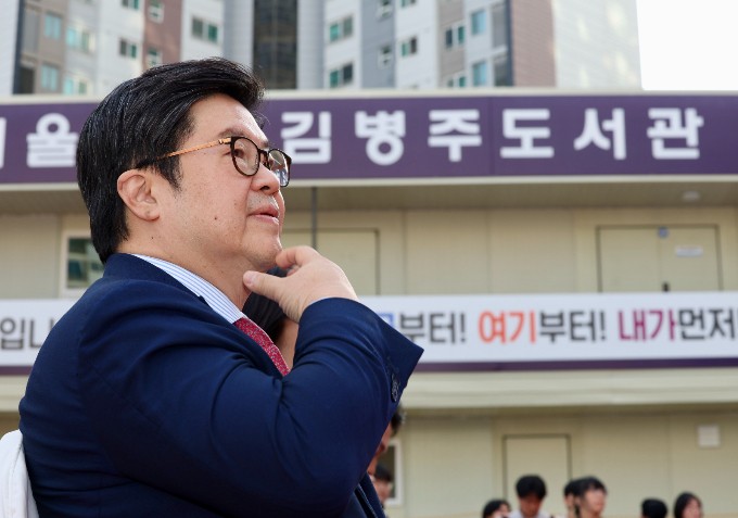 '<b>홈플러스</b> 사태' <b>MBK 김병주</b>, 국회 증인으로… 특별세무조사도