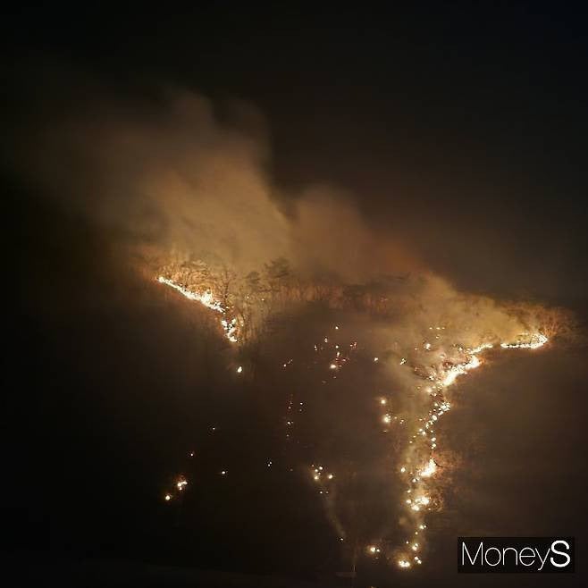 <b>경북 산불</b> 주불 <b>진화 완료</b>… 149시간 만에 꺼졌다