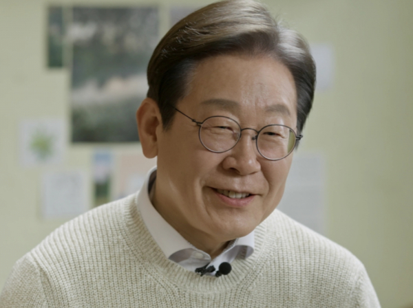 이재명 더불어민주당 전 대표가 국민의힘 대선주자들과 양자 대결에서 모두 앞선다는 여론조사 결과가 나왔다. 사진은 이재명 전 더불어민주당 대표가 지난 10일 공개한 제21대 대통령 선거 출마 영상. /사진=유튜브 채널