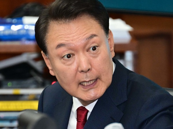 "강아지도 안 먹을 것"… '윤 전 대통령 장모 <b>요양원</b>' 노인학대 <b>의혹</b>