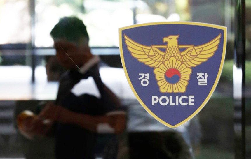 서울 관악구 소재 서울대학교 중앙도서관 내 시진핑자료실에서 삼단봉을 들고 난동을 부린 40대가 경찰에 검거됐다.사진은 기사내용과 무관함./사진=뉴시스