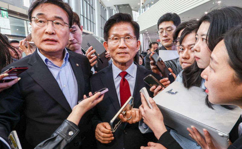 <b>김문수</b> "유세 <b>일정 중단</b>, 서울로 간다… 당에서 날 끌어내려 해"
