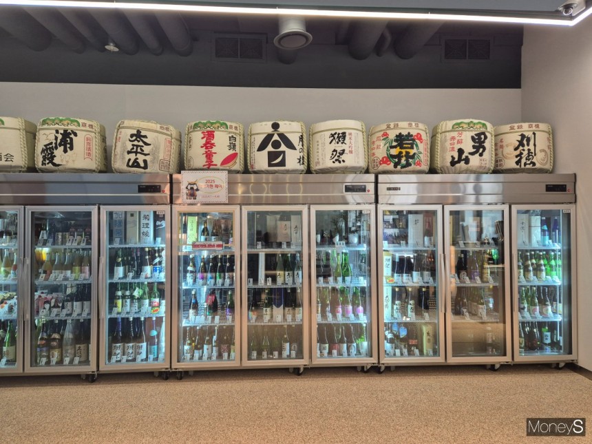 최근 사케가 수입주류 중에서 많은 주목을 받고 있다.사진은 서울 성동구 성수동에 위치한 일본 주류 유통업체 니혼슈코리아 매장./사진=김인영 기자