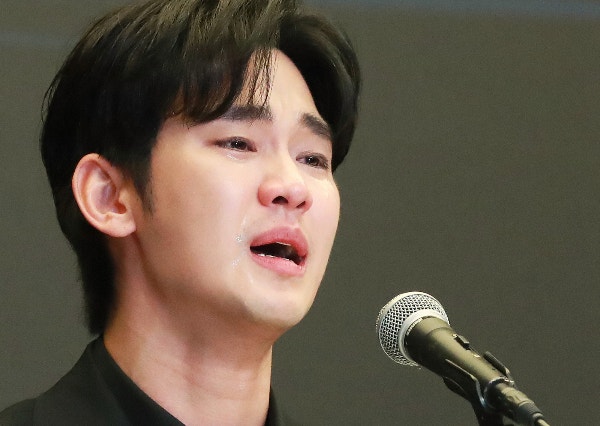 "<b>김수현</b> 중범죄 증거있다"… 고 김새론 유족 측, <b>기자회견</b> 연다