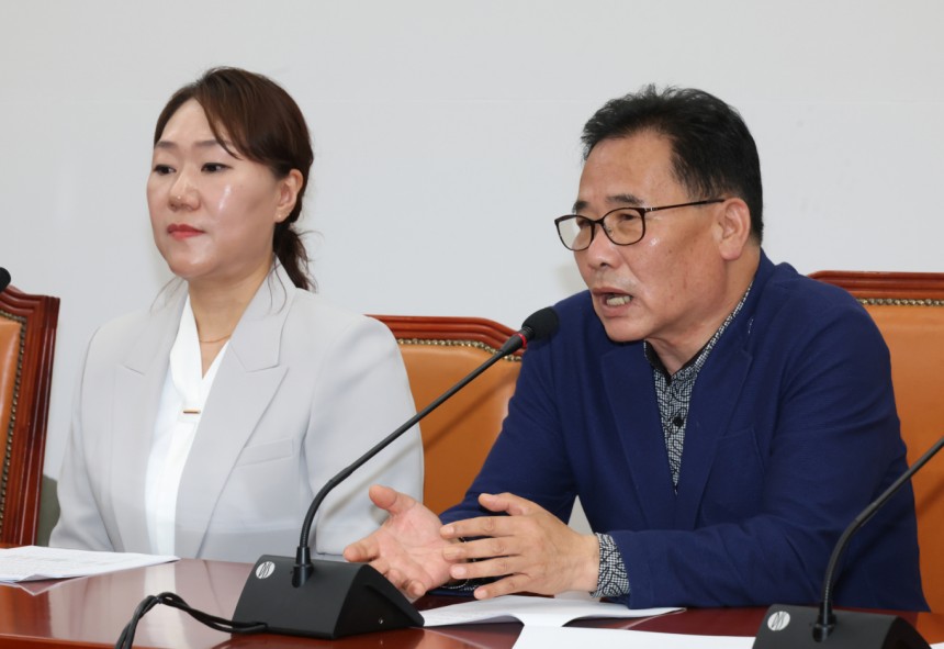 홍준표 전 대구시장 측근들이 정치 브로커 명태균 씨에게 여론조사를 의뢰하고 비용을 대납했다는 의혹과 관련해 경찰이 8일 미래한국연구소 전 소장 김태열 씨 대한 참고인 조사에 나섰다.사진은 지난 21일 여의도 국회에