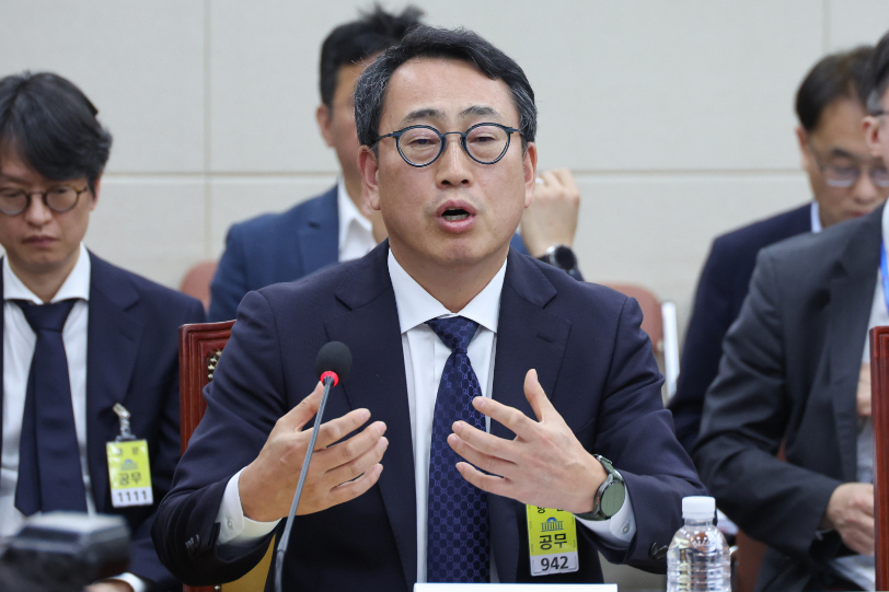 유영상 SK텔레콤 대표이사가 8일 오후 서울 여의도 국회 과학기술정보방송통신위원회에서 열린 SK텔레콤 해킹 관련 청문회에 출석해 의원 질의에 답하고 있다./사진=뉴스1
