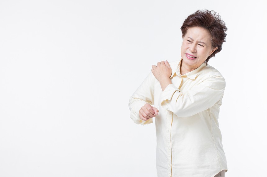 오십견의 진단법과 치료법이 주목된다.사진은 기사 내용과 무관함./사진=이미지투데이 