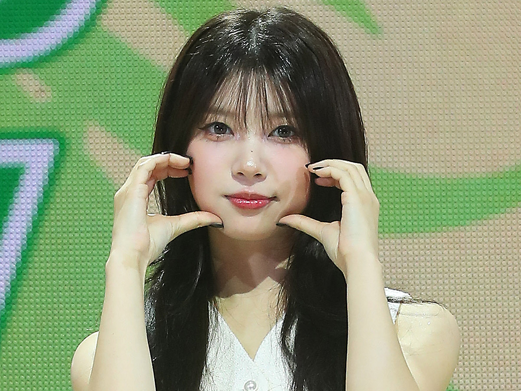 <b>아일릿</b> 모카, 손가락 부상… "보호대 착용해 활동"