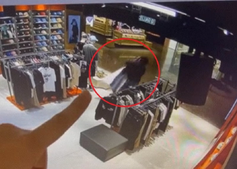"<b>카리나</b> 업고 튀어"… SNS서 난리난 CCTV 장면 보니? '황당'