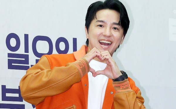 '스타강사' <b>조정식</b>, 교사와 '<b>문항 거래</b>' 의혹… "5800만원 송금"