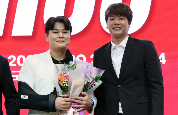 SSG <b>김광현</b>, '<b>추신수 은퇴식</b>' <b>선발 등판</b>… "부담스럽지만 승리할 것"