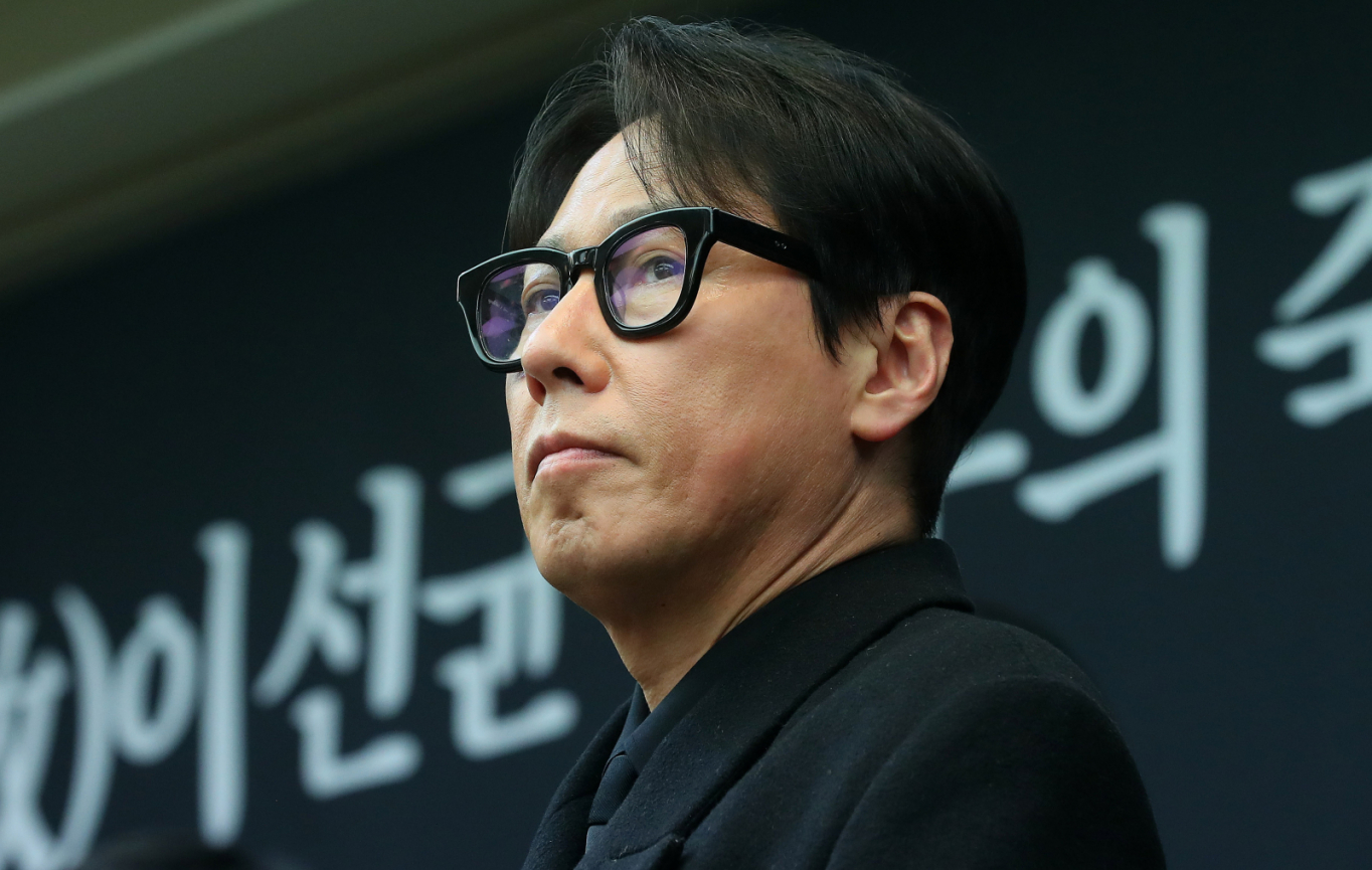 "식사도 못해"… '<b>크론병 투병</b>' <b>윤종신</b>, 또다시 응급 상황