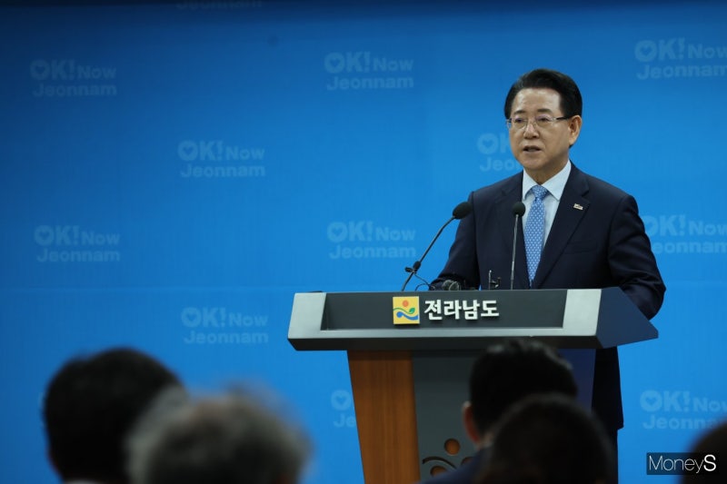 <b>김영록</b> <b>지사</b>, 내년 지방선거때 <b>3선</b> 도전 의지 표명
